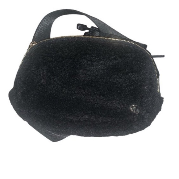 Lululemon black Sherpa belt bag - Picture 5 of 6